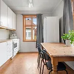 The Red House - Affordable Living In City Center