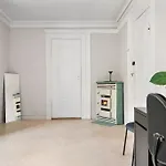 The Red House - Affordable Living In City Center