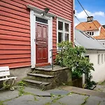 The Red House - Affordable Living In City Center
