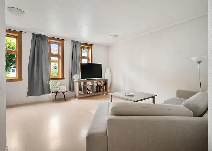 The Red House - Affordable Living In City Center